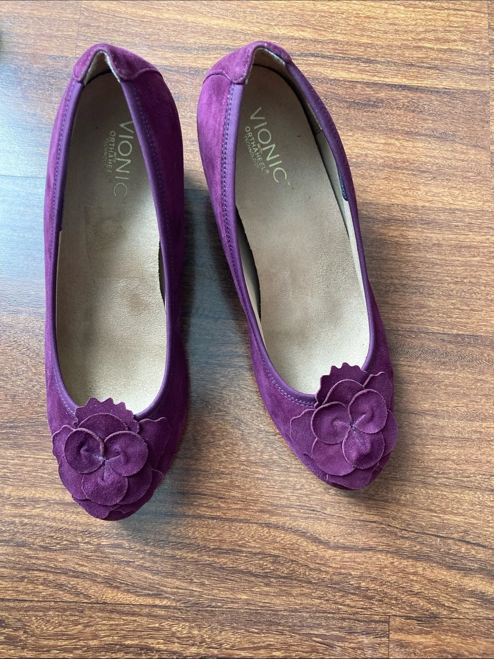 Vionic Women's Plum Suede Wedge Pump Sz 10